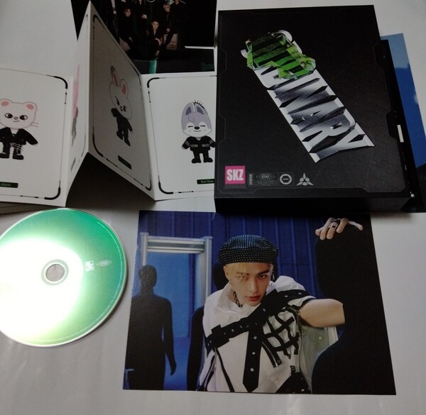 送料込み STRAY KIDS ストレイキッズ CD ミニポスター ヒョンジン ☆ODDINARY☆ 7曲 韓国盤 スキズ 限定盤 K-POP