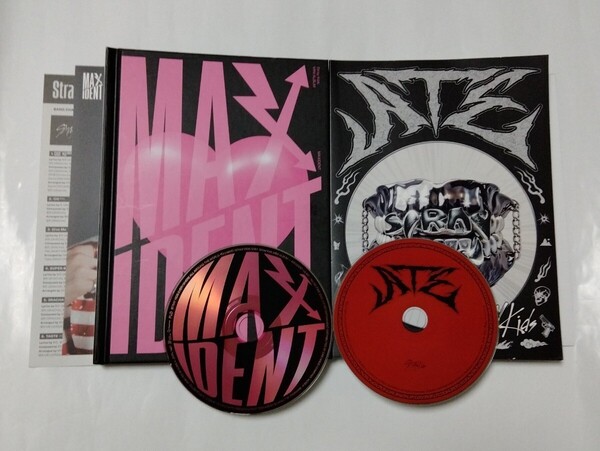 送料込み STRAY KIDS ストレイキッズ SKZ CD 2個セット ☆MAXIDENT☆ 8曲 & ☆ATE☆ 8曲 韓国盤 スキズ K-POP