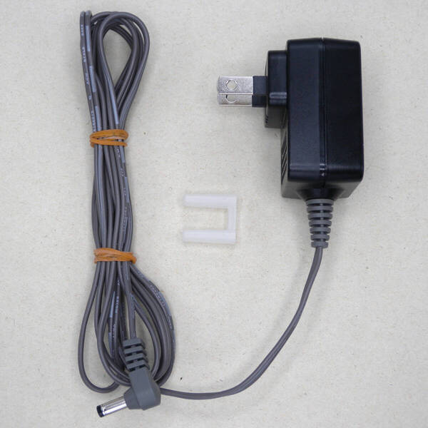 送料無料 Panasonic パナソニック 純正 電話機 用 ACアダプター PNLV249JP センタープラス 5.5V 500mA 0.5A DCプラグ 外径 4mm 4ミリ 即決!