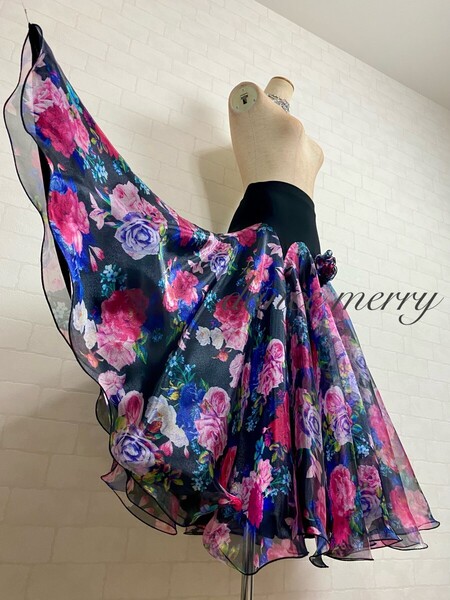 ★送料無料★【MERRY】 新品 豪華 社交ダンス 黒 ピンク 紫 青 8014 スカート 花柄 パーティ タンゴ ワルツ クイック 衣装 ステージ