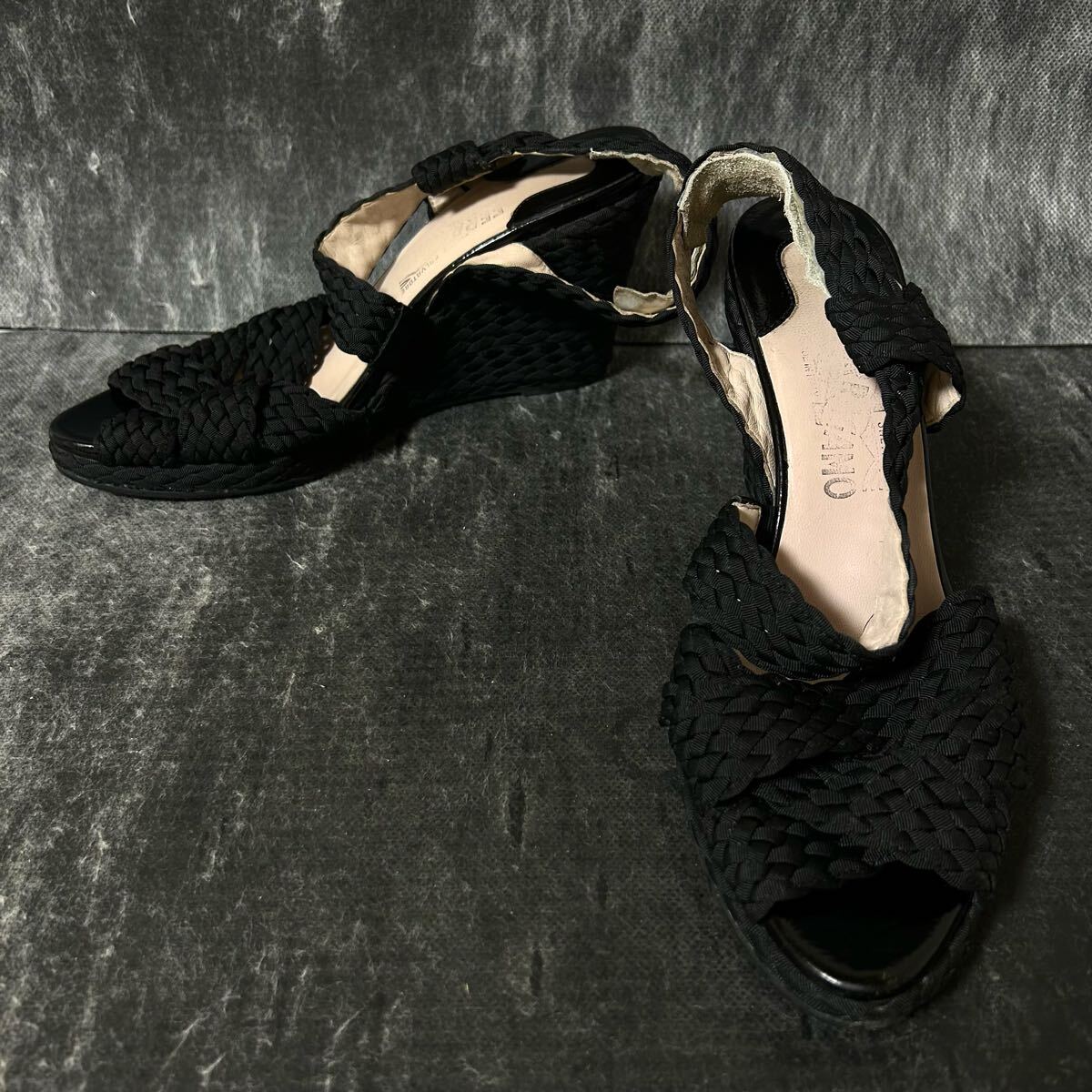 上品*FERRAGAMO* Lyrai レザーサンダル カットアウト 7cmヒール 2025年最新】Yahoo!オークション -フェラガモ サンダルの中古品