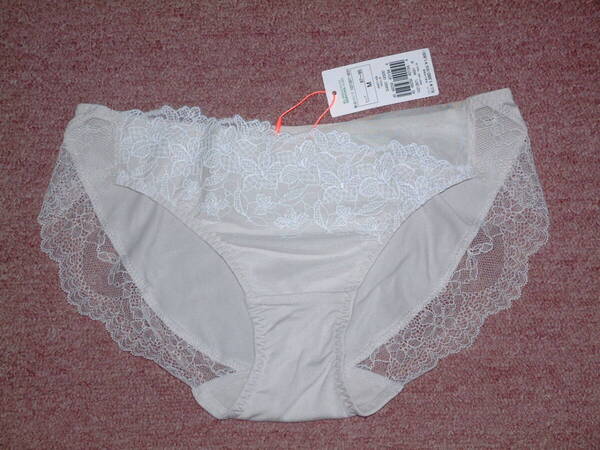 ★送料込み★定価1980円★Triumph トリンプ アモスタイル レギュラーショーツ チュール ヴェール AMST1406 Hikini JX M001 Mサイズ
