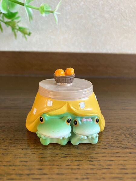 カエルのマスコット♪ Copeau コポー おこたでぬくぬく こたつ かえるの置物