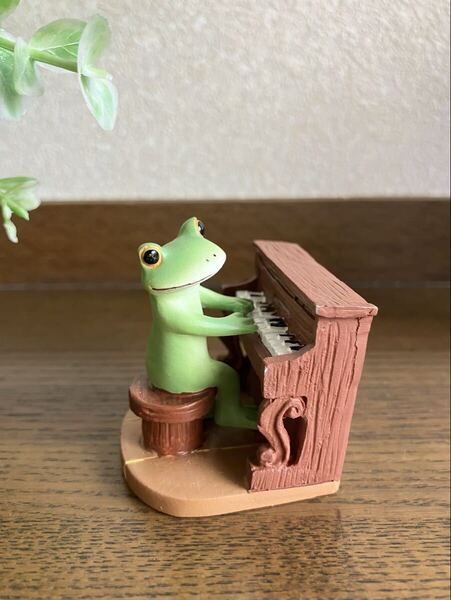 カエルのマスコット♪ Copeau コポー ピアノを弾くカエル かえるの置物