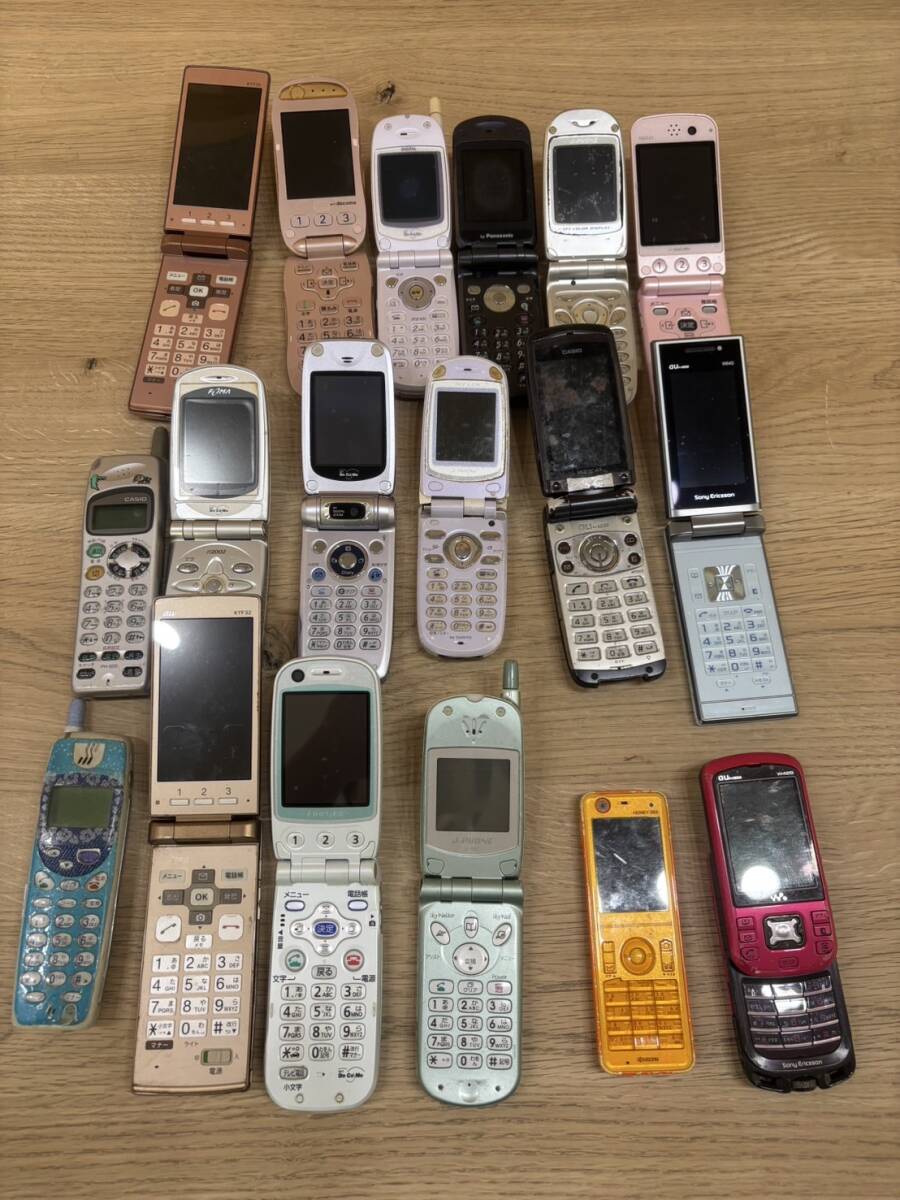 携帯電話 ジャンク まとめて 100台以上 携帯 ガラケー 部品取り大量 ④ Yahoo!オークション -「ジャンク ガラケー まとめ」の落札相場