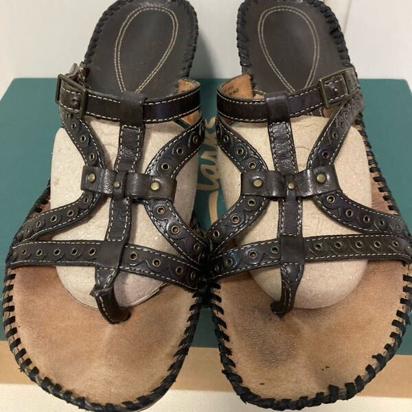 Clarks artisan クラークスアーティザン レザー トング ヒールサンダル スタッズ 23-23.5cm相当 本革 ハワイ購入品 茶系 一部難あり