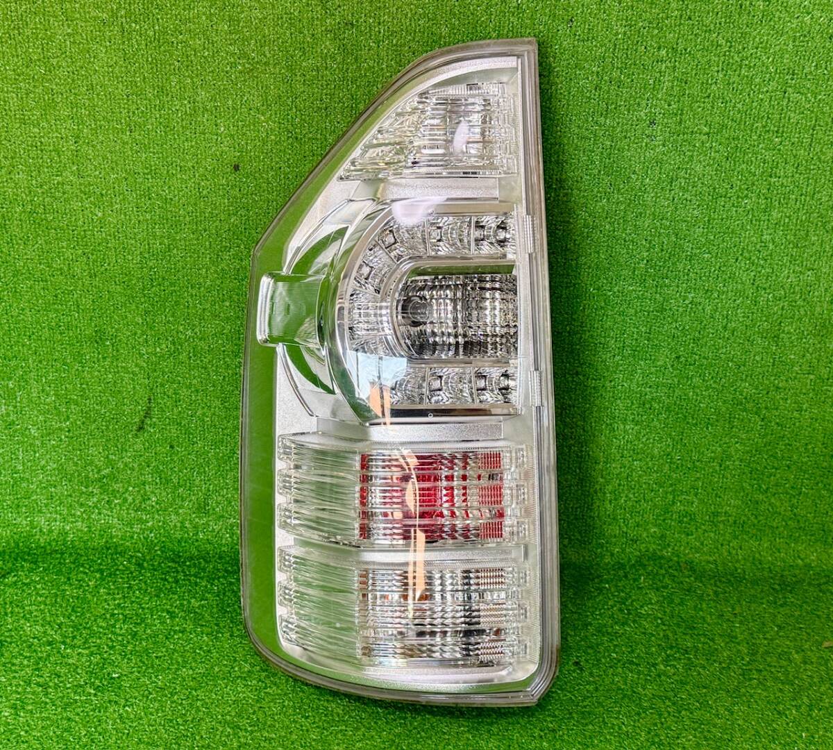 アー1★ 純正 ZRR70 75 ヴォクシー テールランプセット アー1☆ 純正 ZRR70 75 ヴォクシー テールランプセット アー1