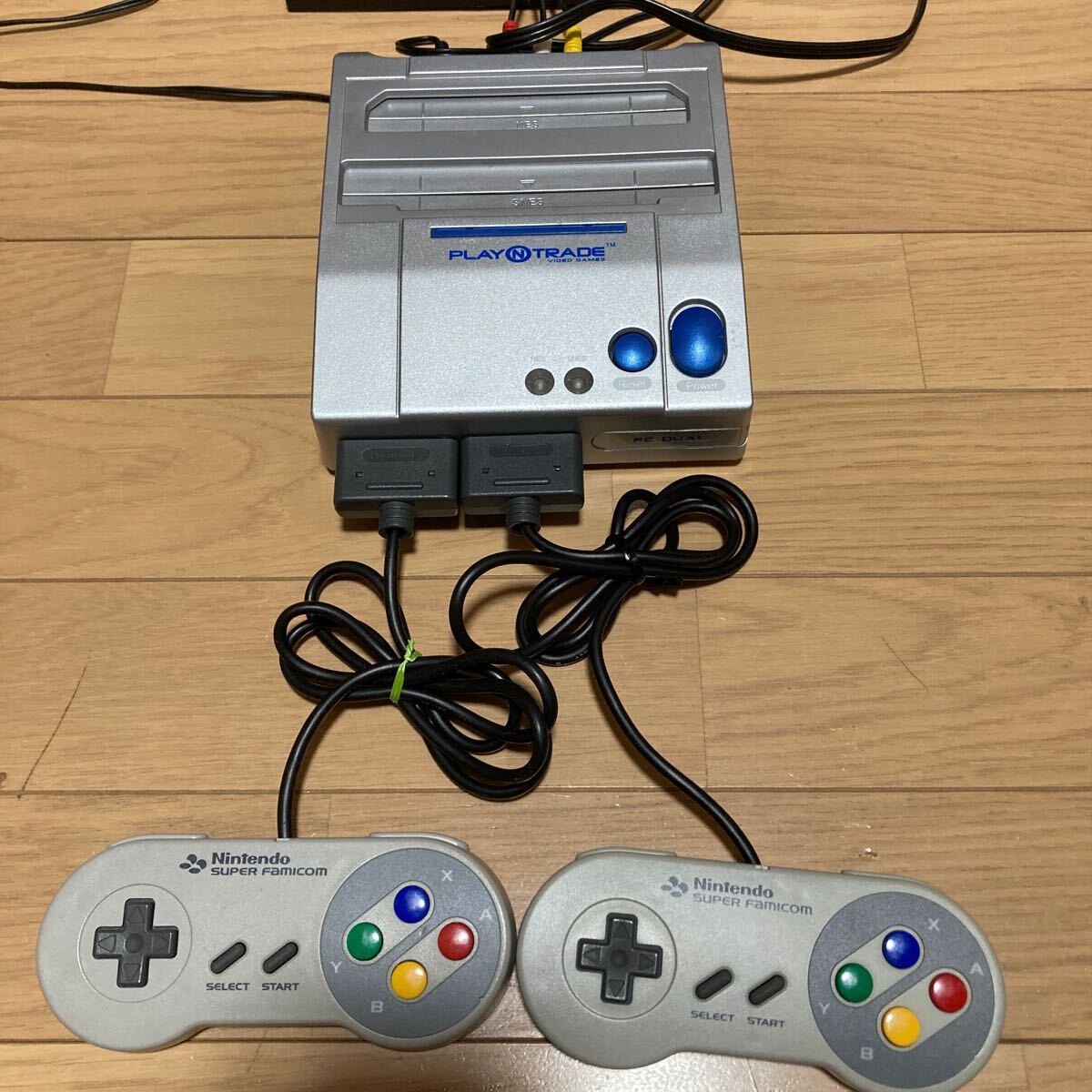 中古★ファミコン互換機 本体&ファミュレーター カセット 約30本セット 中古☆ファミコン互換機 本体&ファミュレーター カセット 約30