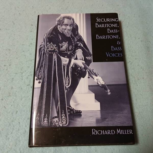 音楽教則本(洋書)Securing Baritone, Bass-Baritone, and Bass Voices 9780195322651 声楽 ヴォーカル 練習用楽譜+解説