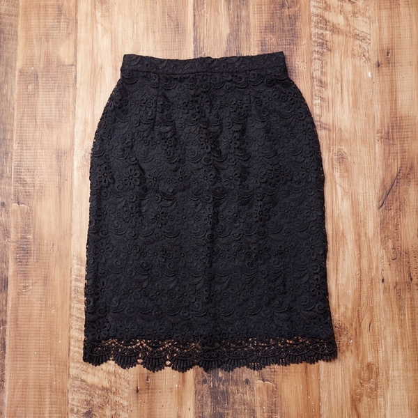 美品 ユニクロ UNIQLO レースタイトスカート レディース 花柄 ペンシル 膝丈 Mサイズ 黒 LA17