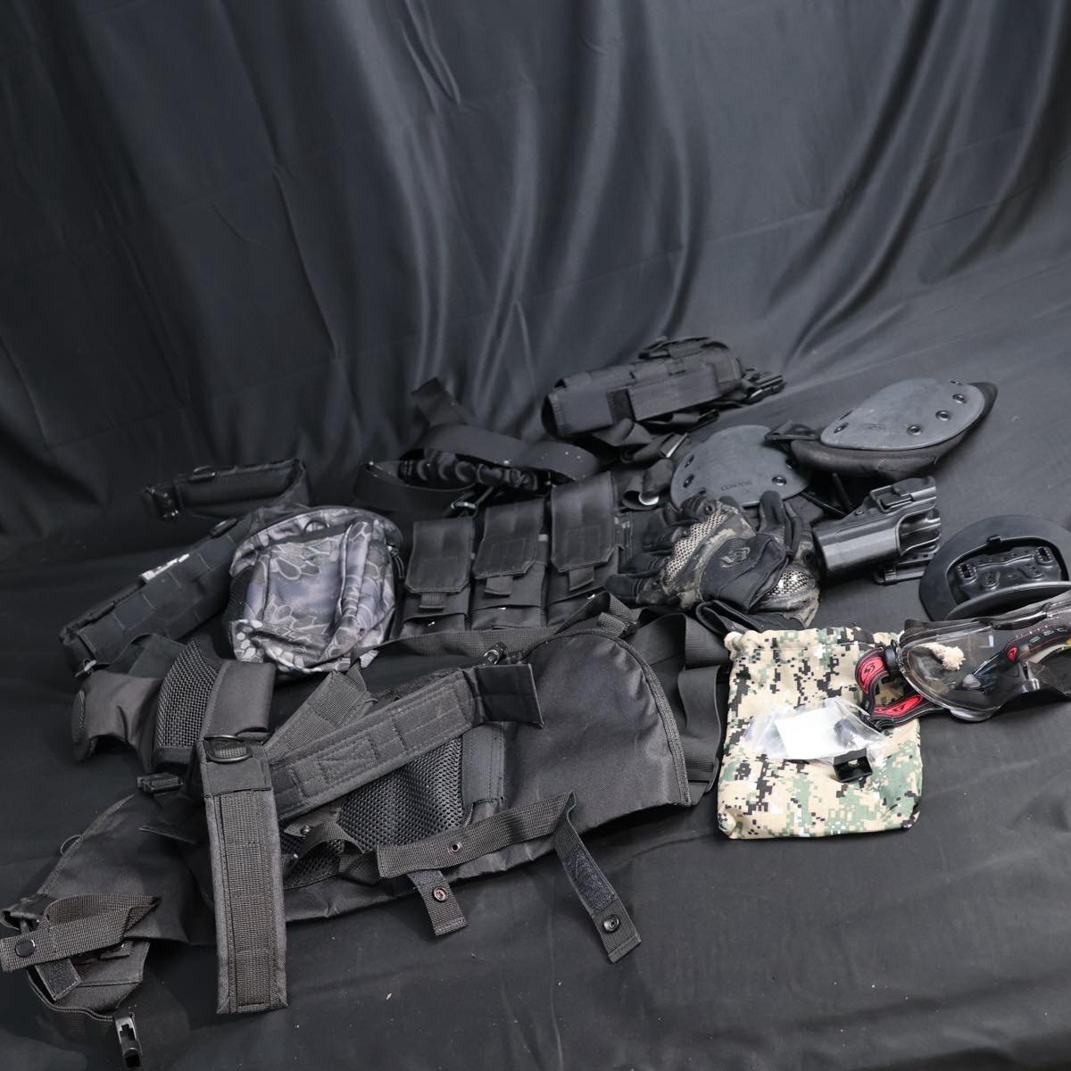 ブラックホーク社製 カーキ チェストリグ 4ポケット　おまけ付き❤️(画像最後) オールドスクールな米軍装備:BLACKHAWK! Commando Chest Harness