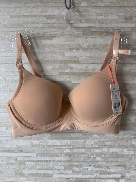 D70」トリンプ シグネチャースムース シームレスカップ ブラジャー ベージュ