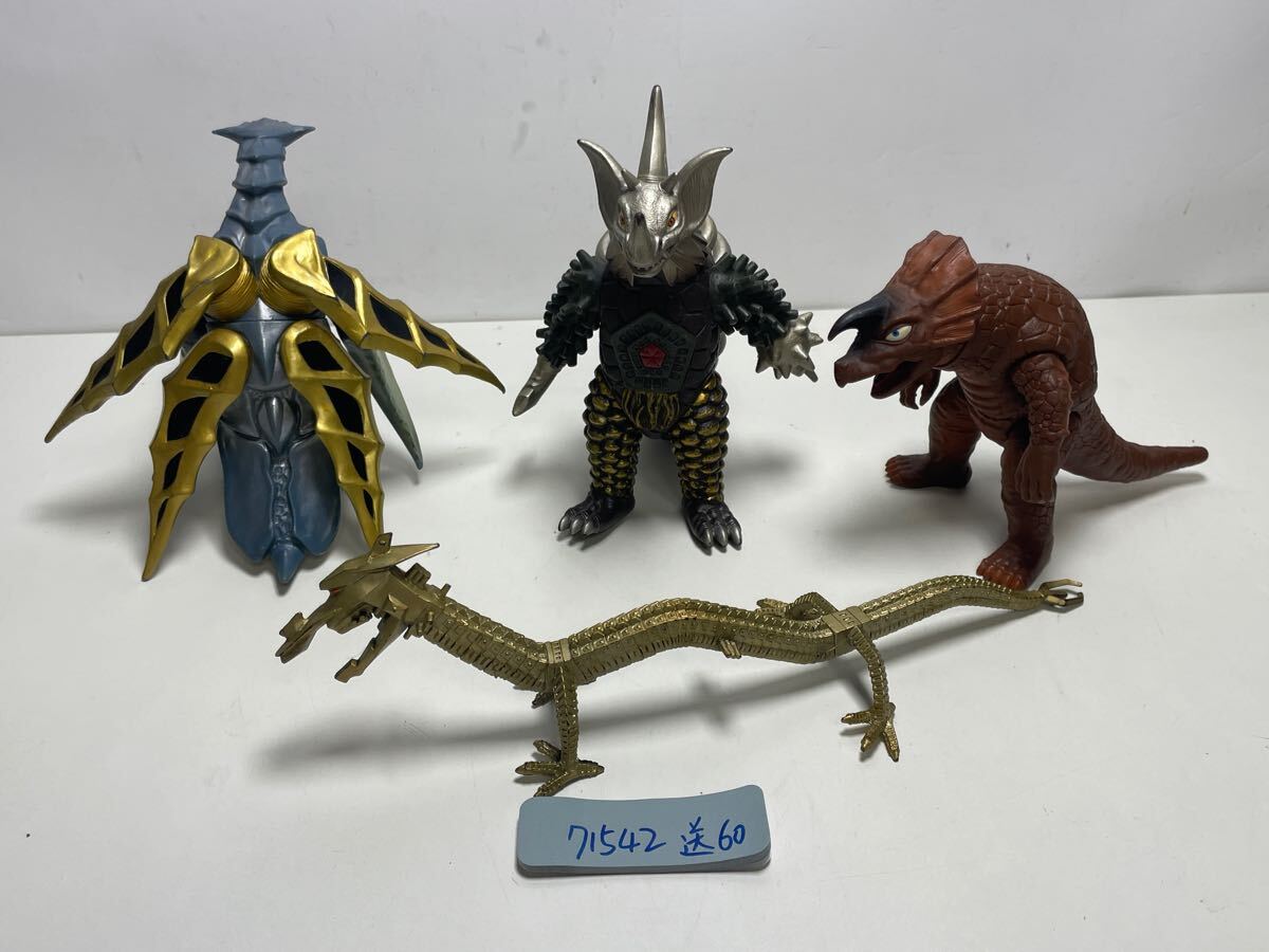 新春羽ばたけ羽あり怪獣ソフビ2体、他セット 中古品 cg61155332_600x600_crop_center