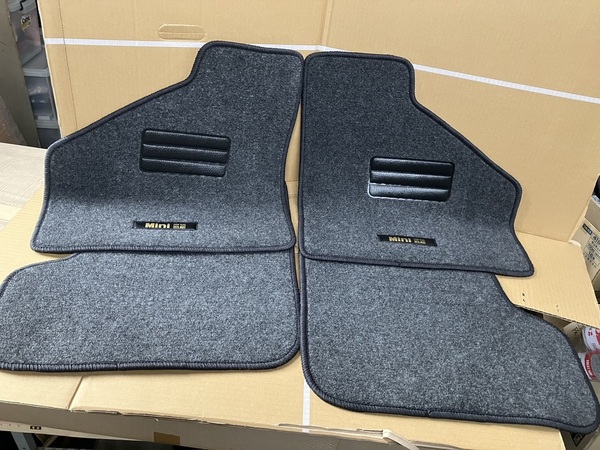 送料無料 ローバーミニ 専用フロアマット ロゴ有 前後1台分セット