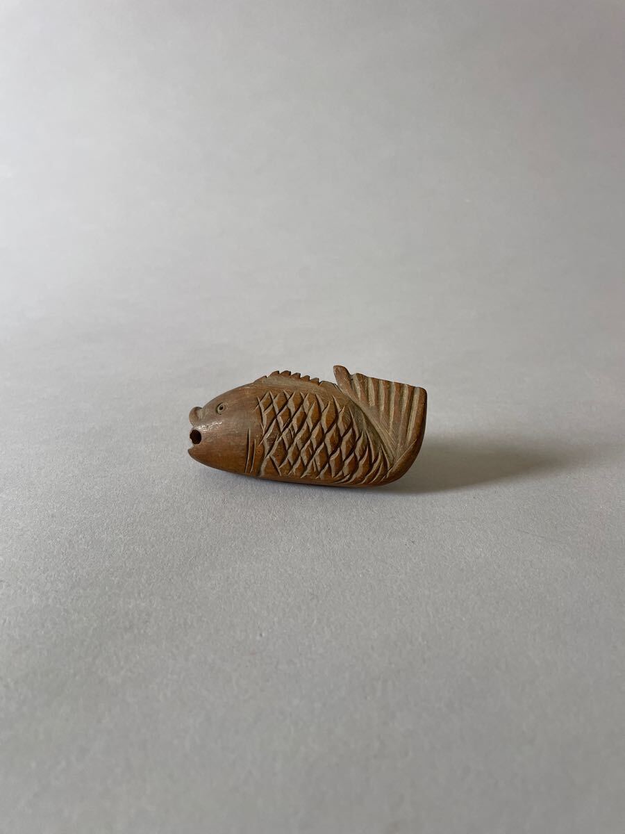 木彫り印籠　拓植　魚と魚根付 木彫り印籠 拓植 魚と魚根付 魚人物根付 – 古美術西川