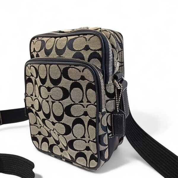正規品 コーチ COACH ショルダーバッグ サコッシュ シグネチャー グレー 黒 ブラック クロスボディ キャンバス レザー ポシェット 男女兼用
