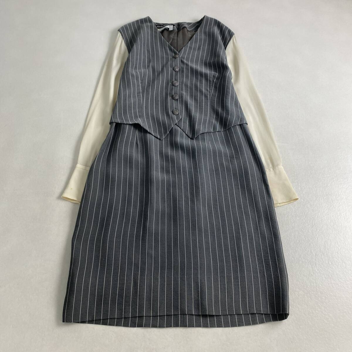 Salvatore Ferragamo ワンピース グレーx黒(総柄) 4105725A0042 2025年最新】Yahoo!オークション -フェラガモワンピースの中古品