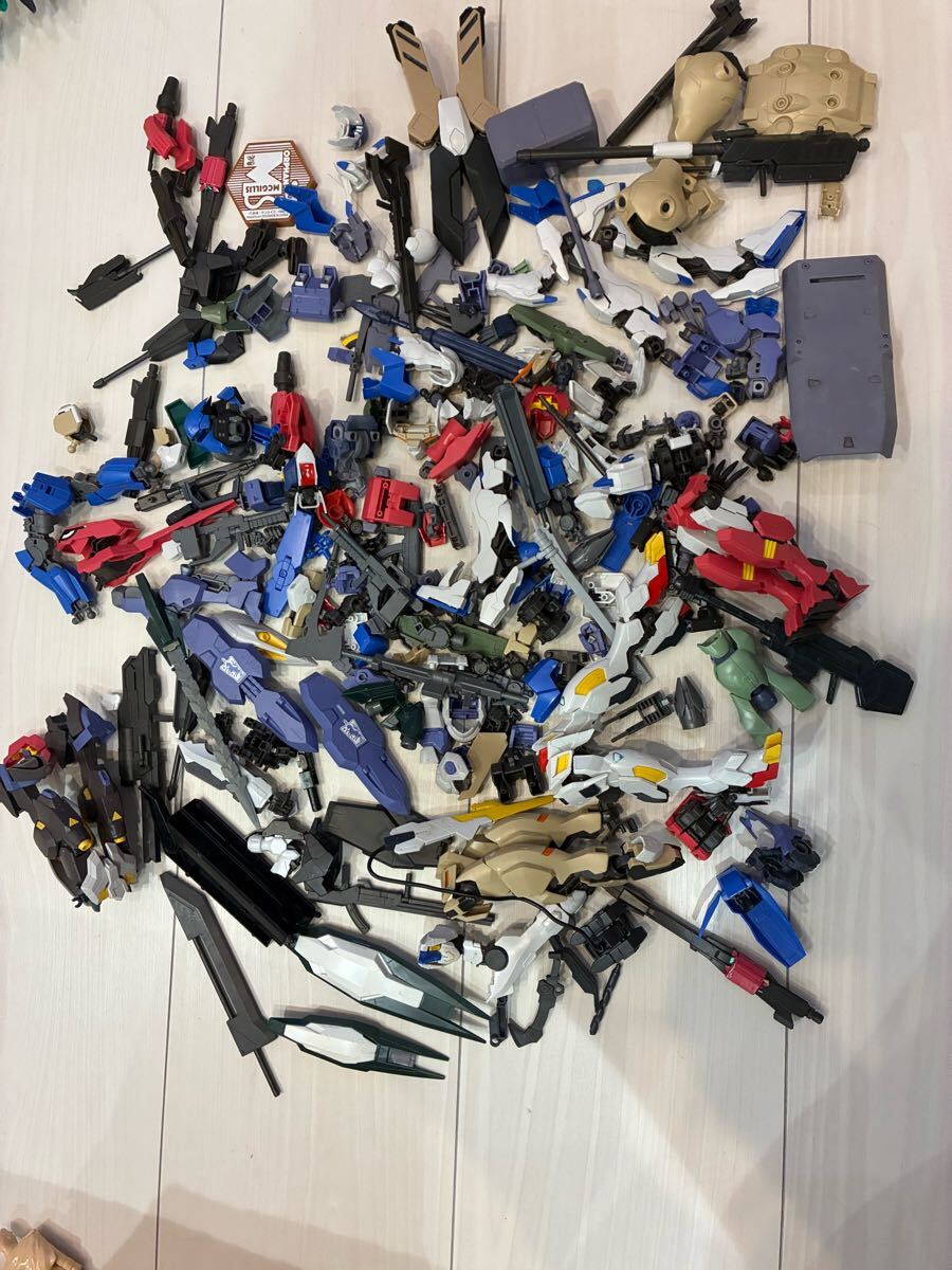 ガンプラ hg 鉄血系 ジャンク 部品取り用 13体+オマケ1体 ガンプラ hg 鉄血系 ジャンク 部品取り用 13体+オマケ1体