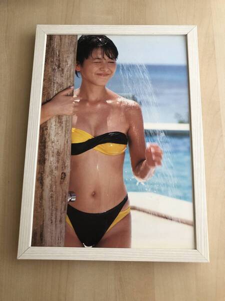 kj ★額装品★ 小泉今日子 グラビア セクシー ビキニ 貴重写真 A4額入 ポスター風 水着 ハイレグ アイドル 女優 美乳 美肌 CD レコード LP