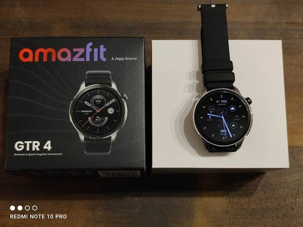 【ほぼ未使用】Amazfit GTR 4 46mm アマズフィット iPhone Android 両方対応 スマートウォッチ| 付属品揃い|ウォッチバンド未使用