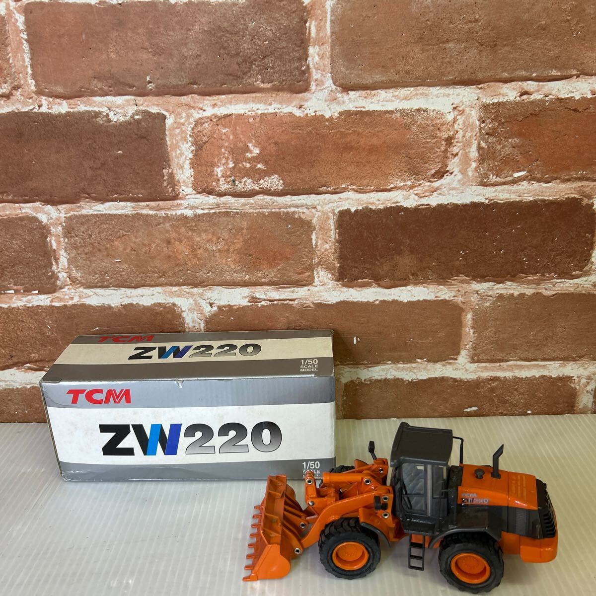 TCM ZW220 ホイールローダー 1/50 重機 ミニチュア A7 TCM ZW220 ホイールローダー 1/50 重機 ミニチュア A7 - メルカリ