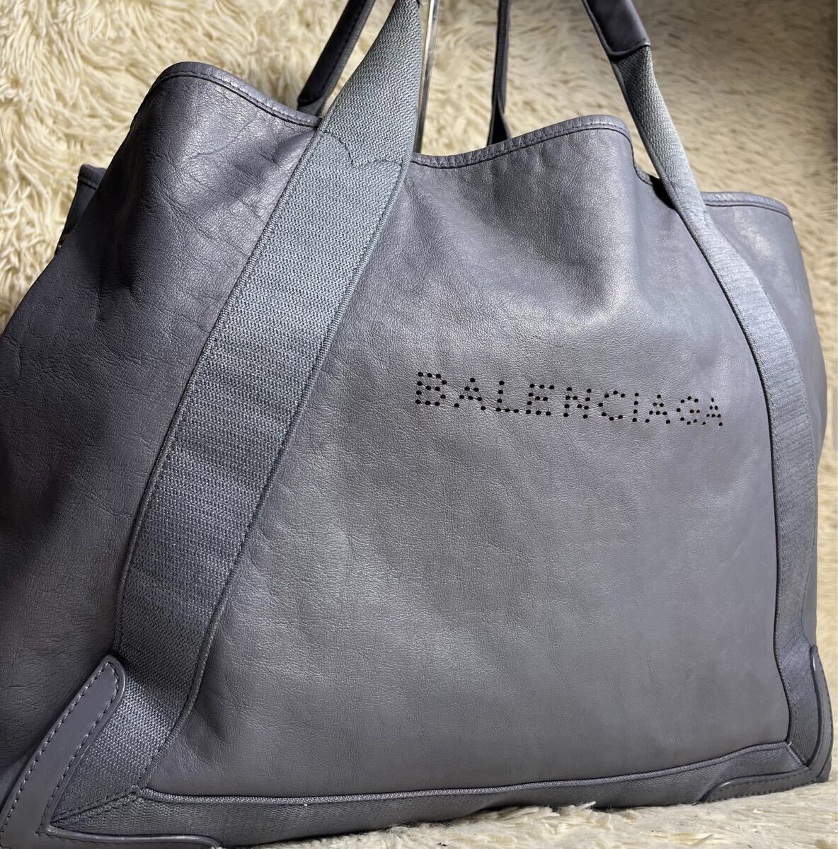 国内即発【BALENCIAGA】ネイビーカバス レザー トートバック XS 2025年最新】Yahoo!オークション -バレンシアガ カバス レザーの