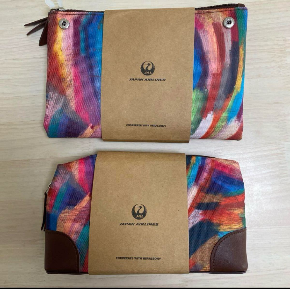 JAL国際線ファーストクラス詰め合わせ(ウェア２、ポーチ３） JAL国際線ファーストクラス詰め合わせ(ウェア2、ポーチ3）