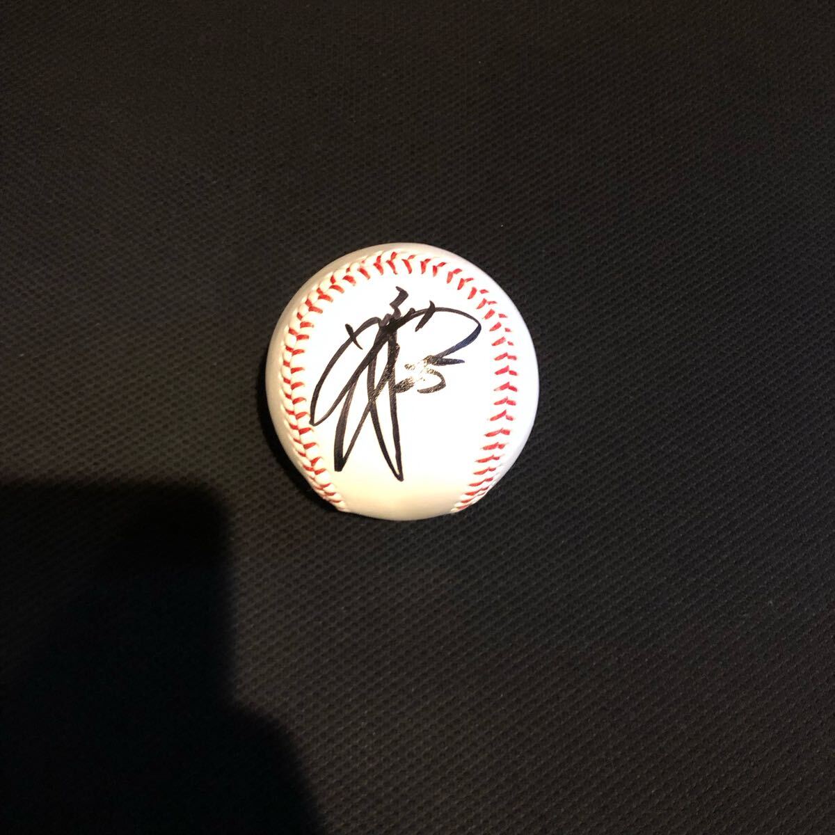 巨人岡本選手　実使用サイン入り HATTRICK（ハットトリック）-選手の想いをファンへ届ける公式