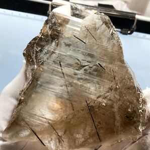 【透明感あり ピカピカ 】パキスタン産 ザギ マウンテン クオーツ 原石 約667g 0717