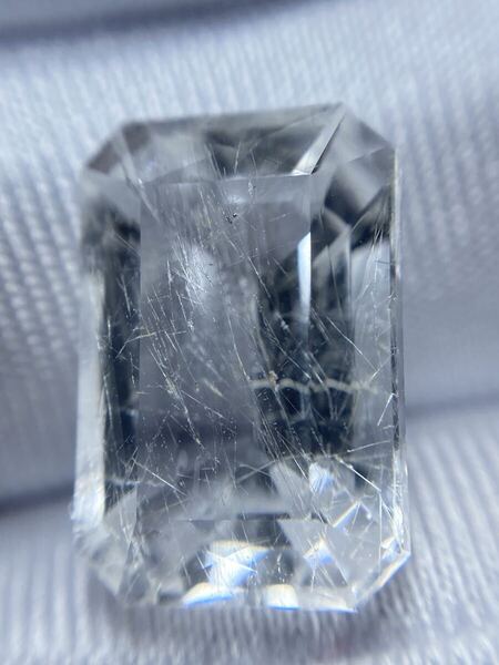マダガスカル産 ルチル イン フェナカイト (チューブインクルージョン・フェナカイト) ルース 約6.567ct ソーティングあり 1108