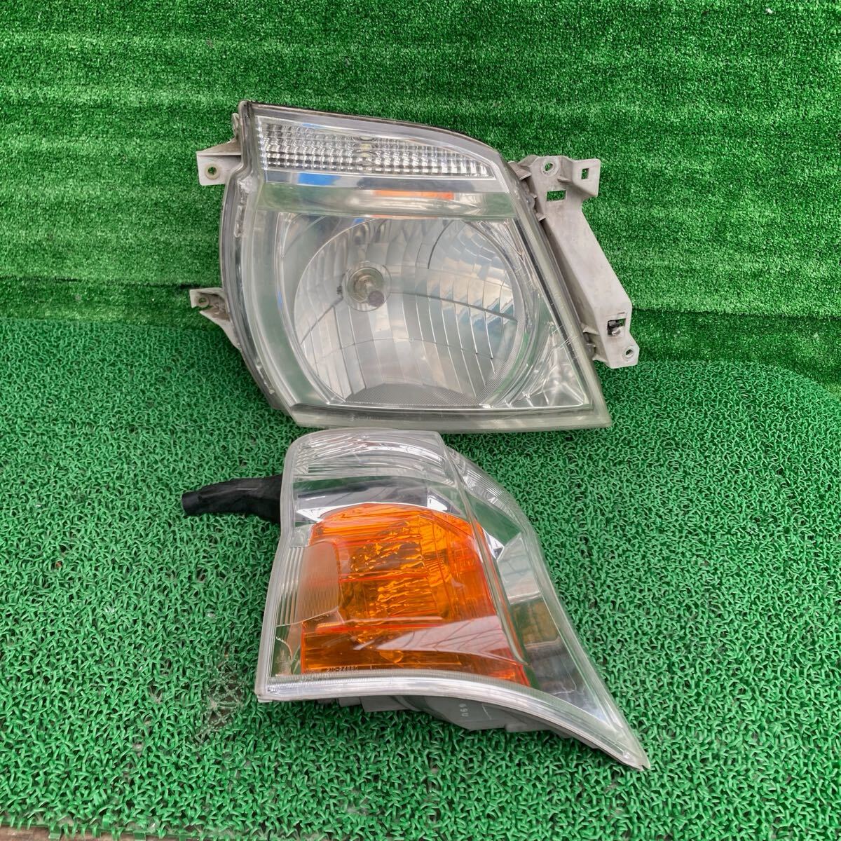 ニッサン VWE25 キャラバン 右・ヘッドランプ ライト 26010-VW025 100-24774 Yahoo!オークション -「キャラバンe25後期」(ヘッドライト) (日産用)の