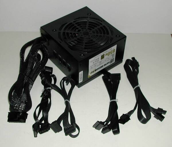 玄人志向 KRPW-BK650W/85+ 650W セミプラグイン