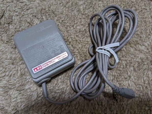 美品 任天堂純正品 ゲームボーイアドバンス GBA ACアダプターAGB-009 匿名配送