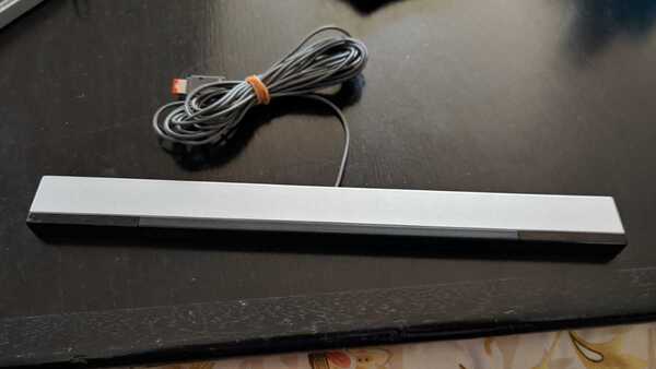 任天堂純正品 Wii Wii U共通 センサーバー シルバー RVL-014 テープ未使用