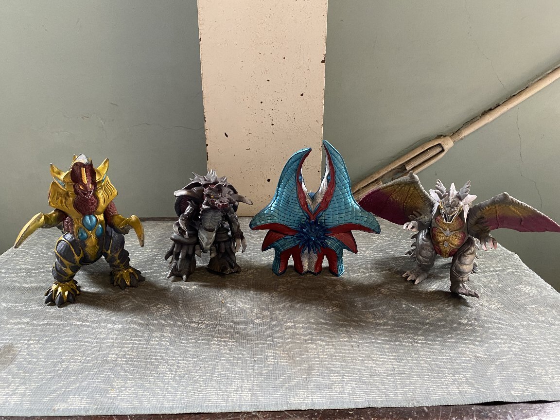 ウルトラマン　怪獣ソフビ　バンダイ フィギュア 11個まとめ売り FIG]ウルトラ怪獣シリーズ11 レッドキング ウルトラマン ソフビ