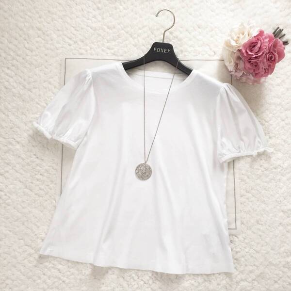 ◎出品7月12日まで◎フォクシー foxey【雑誌・DM掲載品】Tシャツ 定価 35.200円 コットン ホワイト 白