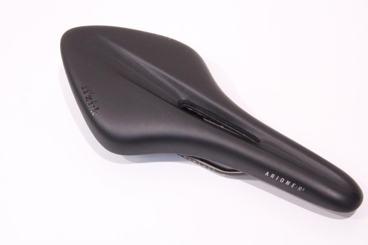 フィジークR1　c-c90mm　新品未使用 対面販売限定 】fi'zi:k ( フィジーク ) サドル AERIS LD R3