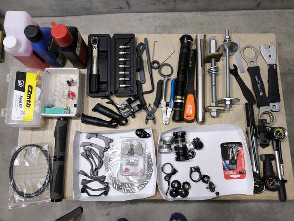 【送料無料】MTBメンテ用工具等いろいろ(ブレーキフルード、ヘッドセット圧入・取外、スプロケ工具、チューブレスバルブ、サスポンプ等)