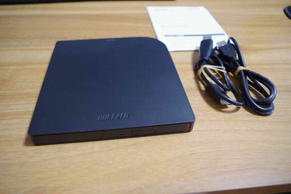 【美品】バッファロー USB3.2(Gen1)/3.0 外付け DVD/CDドライブ 書込みソフト バスパワーWindows/Mac ブラック DVSM-PUV8U3-BK/N