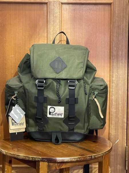 リュック 新品未使用品 送料無料 リュックサック 男女兼用 カーキ色 トレッキング BEATTEX デイパック 登山 兼用 鞄 かばん アウトドア