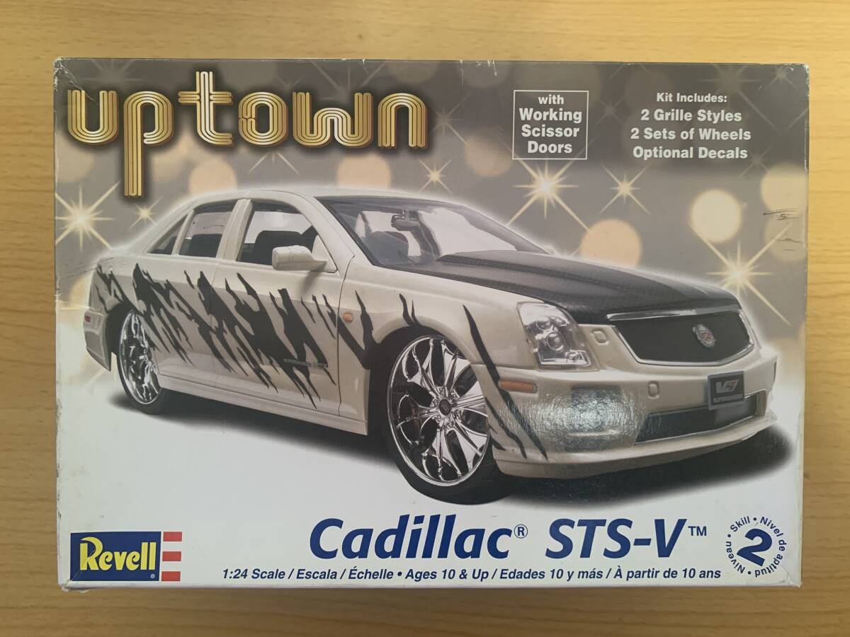 Revell 1/24　キャデラック Amazon.co.jp: Revell Level 1/24 Cadillac Escalade : Hobbies