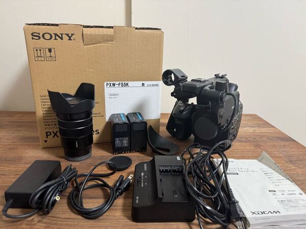 動作確認済 Sony ソニー XDCAMメモリーカムコーダー PXW-FS5K レンズ SELP18105 バッテリーx2 チャージャー セット 4K対応