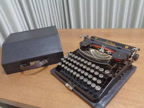 実働品 Erika S エリカタイプライター AZERTY配列のフランス仕様 1939年製