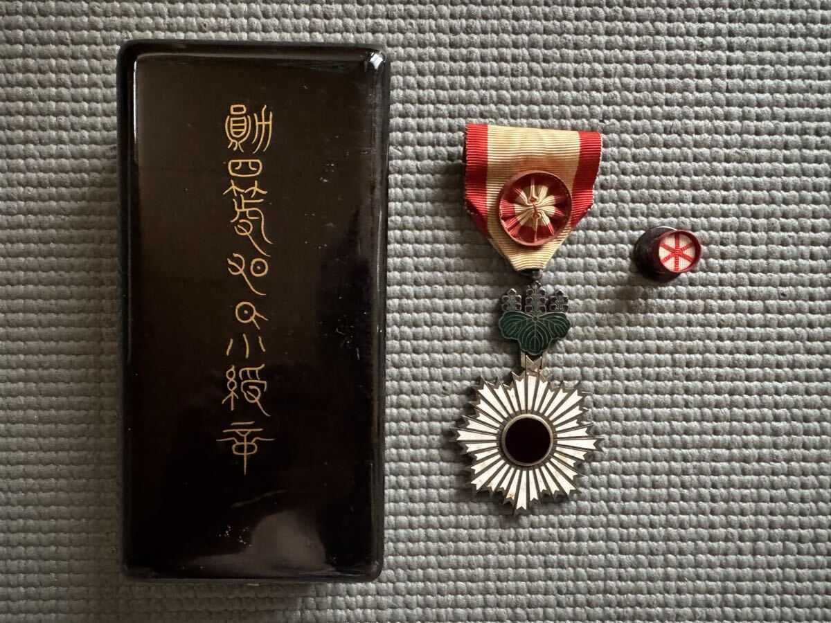 ●日本の勲章/徽章/日本軍＊銀製＊５点セット（ジャンク品/実物） ○日本の勲章/徽章/日本軍＊銀製＊5点セット（ジャンク品/実物