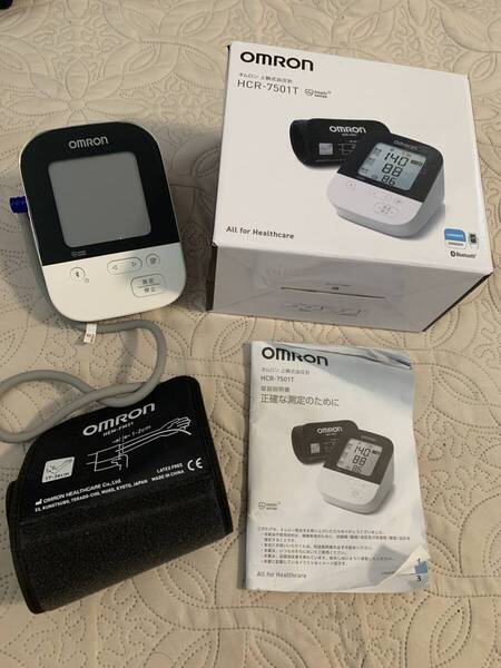 OMRON オムロン 上腕式血圧計 HCR-7501T