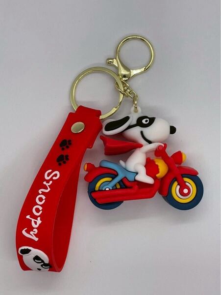 【新品未使用】SNOOPY スヌーピー バイク シリコンキーホルダー 赤色 レッド キーホルダー