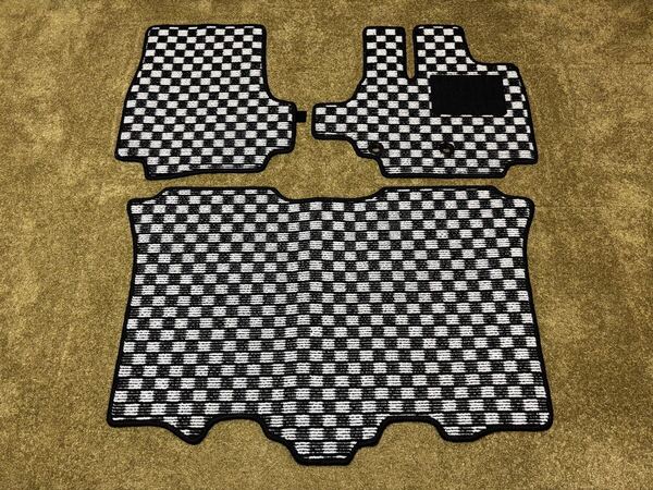 ■送料無料■ホンダ NBOXカスタム JF1/2 リアスライド無車 チェック白黒 フロアマット 日本産 新品(年式:H23年12月~H29年9月)