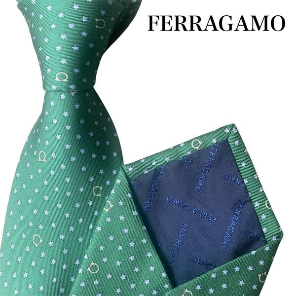極美品 FERRAGAMO ネクタイ フェラガモ イタリア製 現行タグ ガンチーニ 星 スター 総柄 グリーン シルク フォーマル ビジネス パーティー