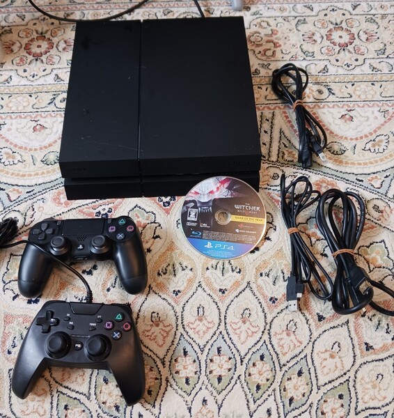 良品 ps4 cuh-1200A 本体一式 動作確認済み 送料無料 ウィッチャー3 ワイルドハント ゲームオブザイヤーエディション おまけ付き
