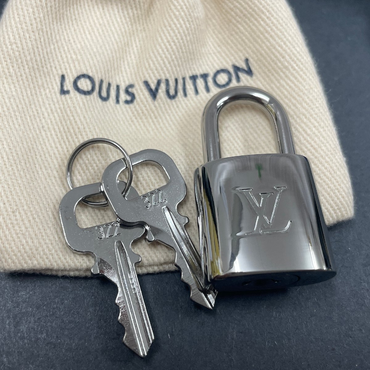 Louis Vuitton 南京錠 シルバー Yahoo!オークション -「ルイヴィトン パドロック シルバー」の